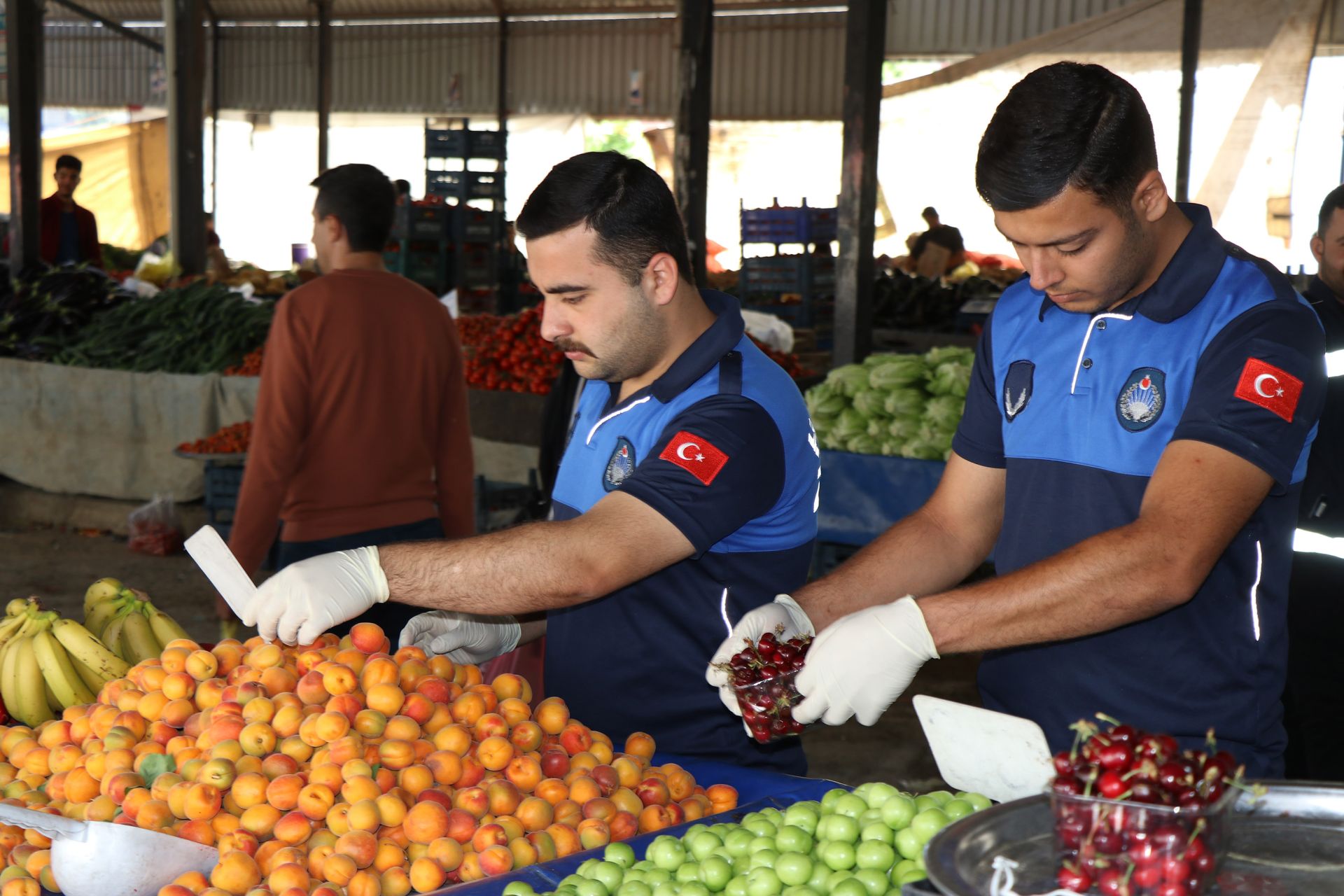 Haliliye’de zabıtalar pazarları denetledi