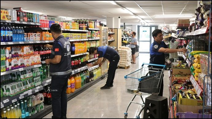 Marketleri Denetleyen Zabıta, Birçok Ürüne El Koydu