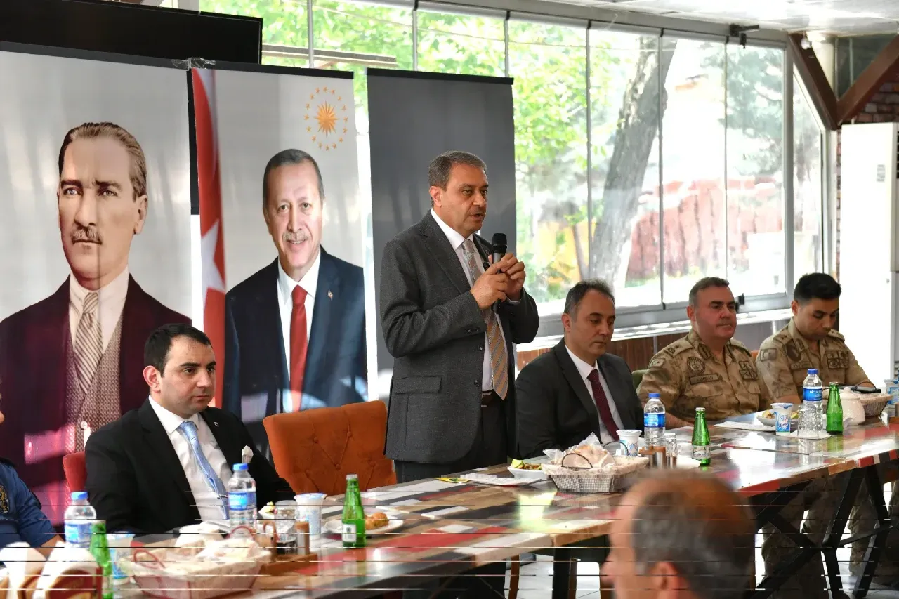 Vali Şıldak, Hilvan ‘da vatandaşlarla buluştu