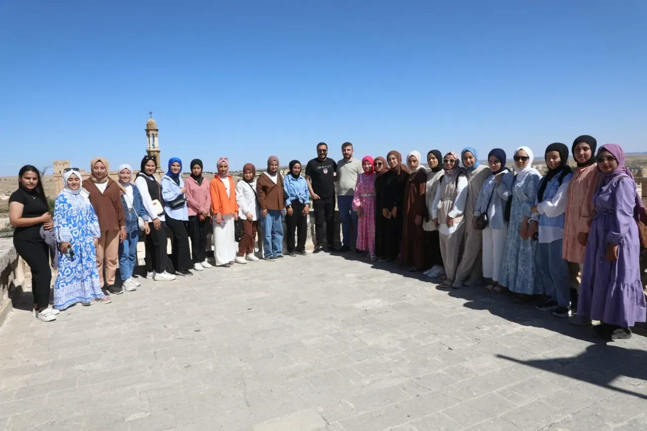 Harran’da YKS öncesi öğrencilere Mardin gezisi