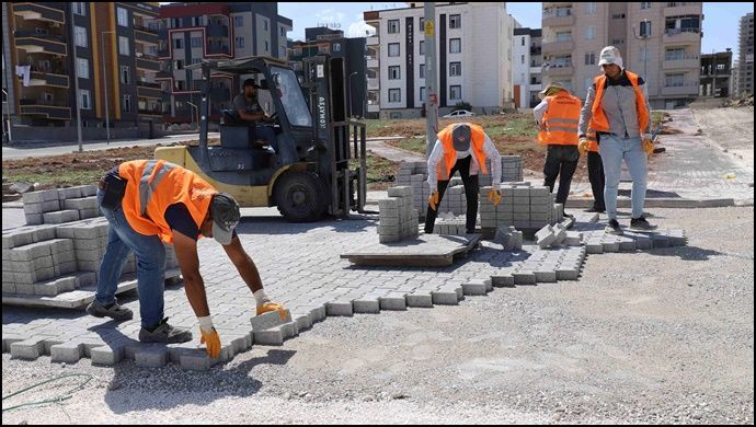 Karaköprü’de Üst Yapı Çalışmalarıyla Yollar Yenileniyor