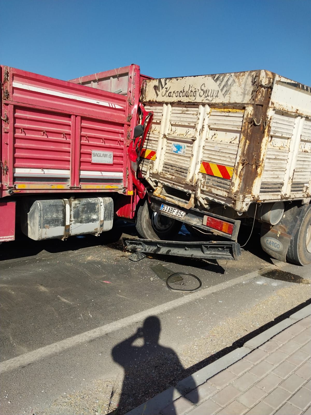 Şanlıurfa’da Trafik Kazası: İki Kamyon Çarpıştı