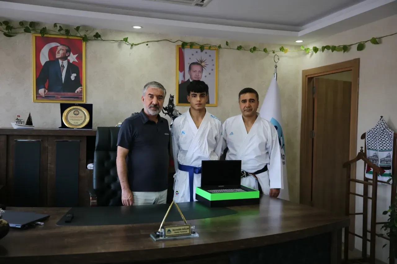 Eyyubiye Belediyesi’nden başarılı sporcuya ödül