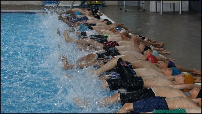 Haliliye Belediyesi İle Günde 1600 Çocuk Yüzme Eğitimi Alıyor