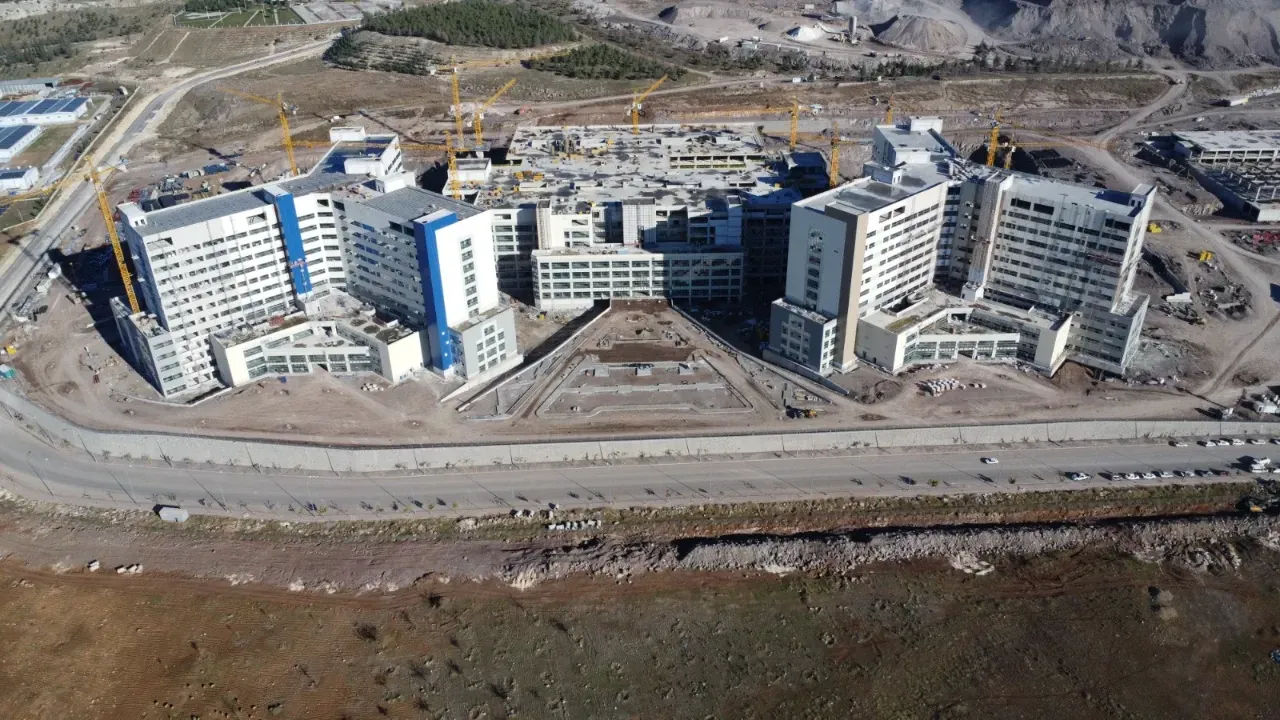 Şanlıurfa Şehir Hastanesi’nde çalışmalar devam ediyor