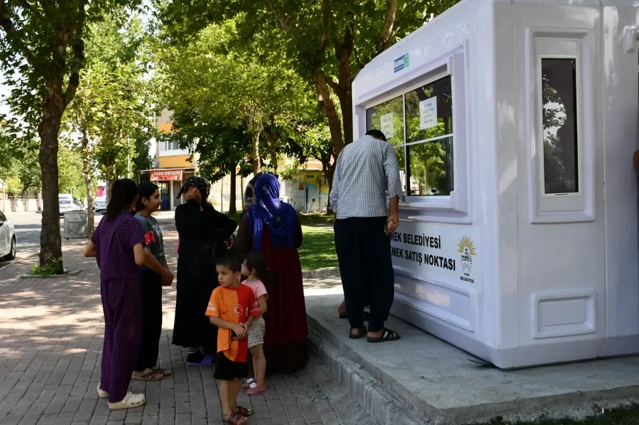 Siverek’te halk ekmek satış noktaları hizmete başladı