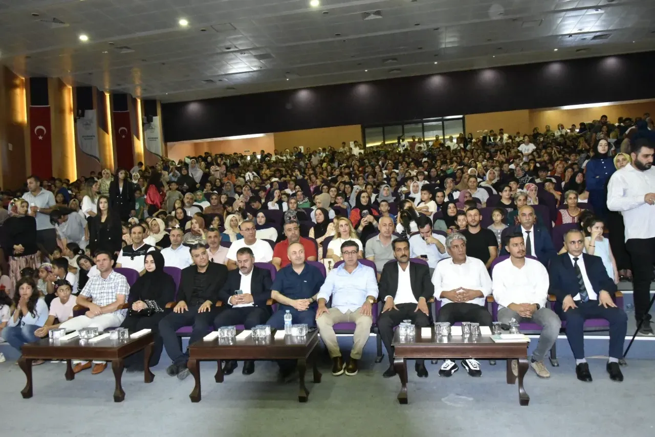 Başkan Bucak: “Hayallerinizin peşinden cesurca gidin”