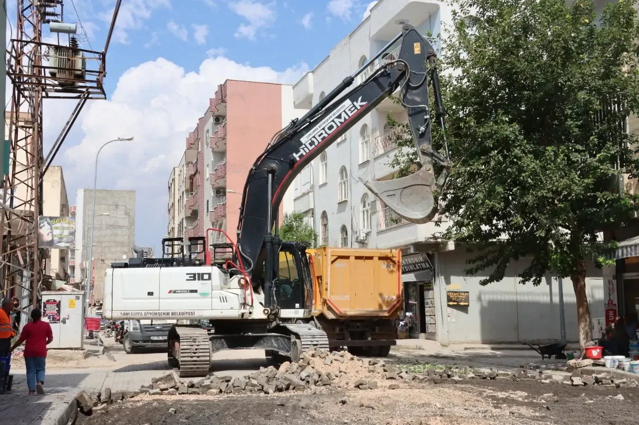 Büyükşehir’den Viranşehir’de altyapı çalışmaları