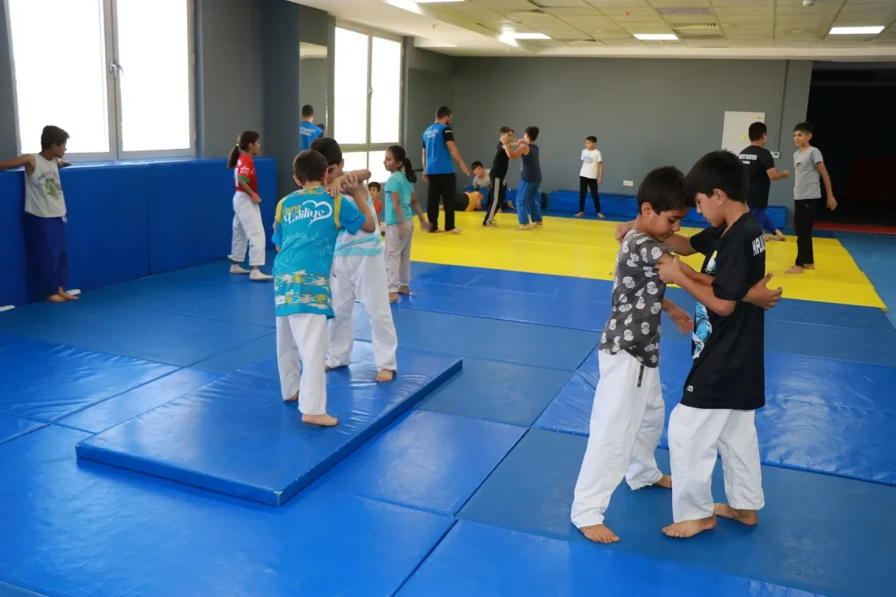 Judo kursu ile çocuklar şampiyonalara hazırlanıyor