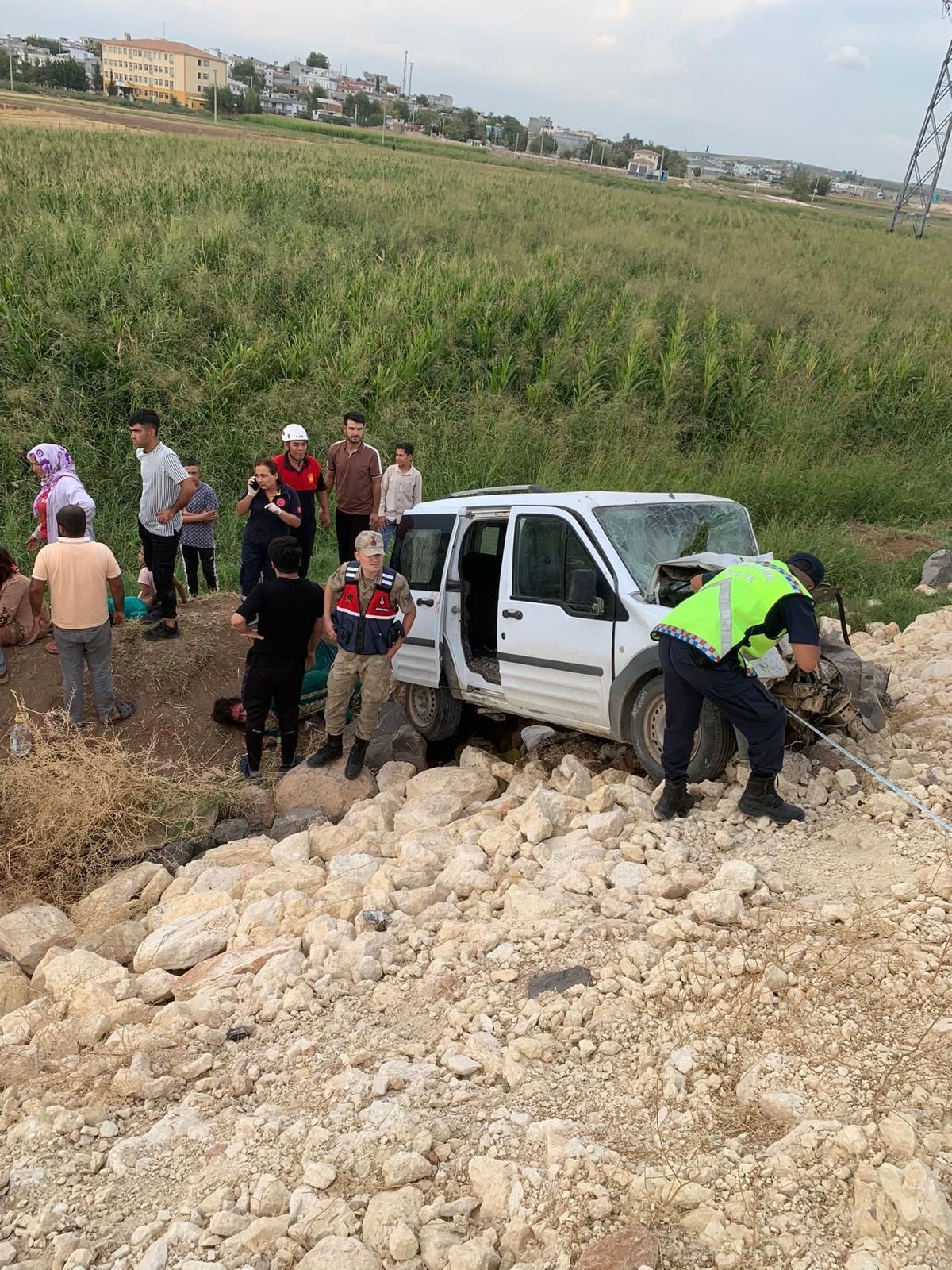 Şanlıurfa’da Halk otobüsü ile hafif ticari araç çarpıştı : 1 Ölü, 6 Yaralı