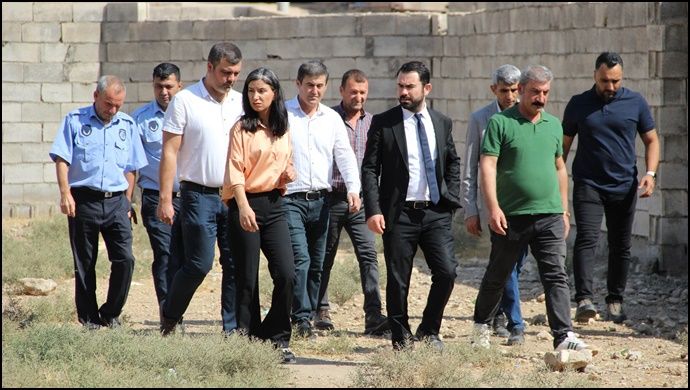 Ceylanpınar’’da Eşbaşkanlar devam eden çalışmaları yerinde inceledi