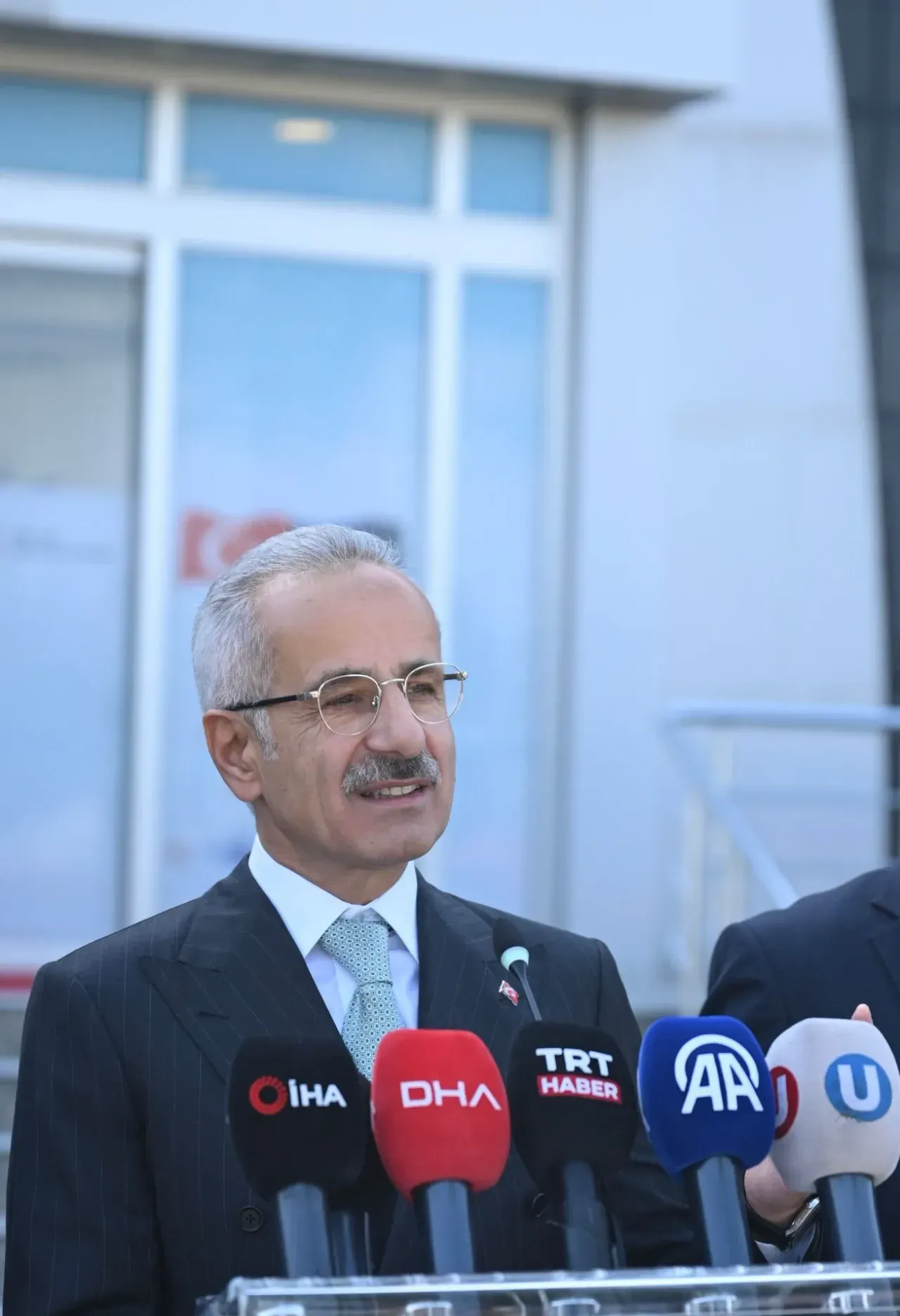 Ulaştırma ve Altyapı Bakanı Uraloğlu’ndan Şanlıurfa’ya Müjde: Yeni İç Hat Uçuşları Başlıyor
