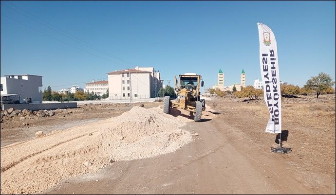 Büyükşehir’den Aynı Anda Farklı İlçelerde Yol Atağı Sürüyor