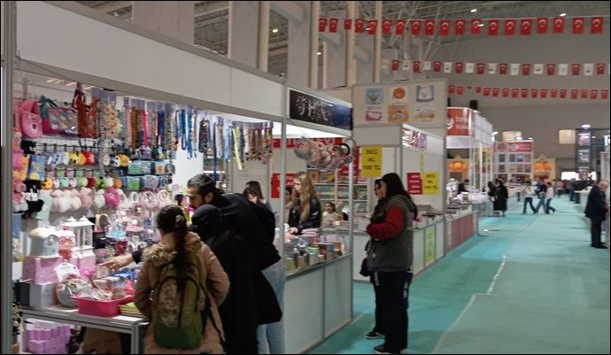 Şanlıurfa Kitap Fuarında Oyuncak Standları Şaşkınlık Yarattı