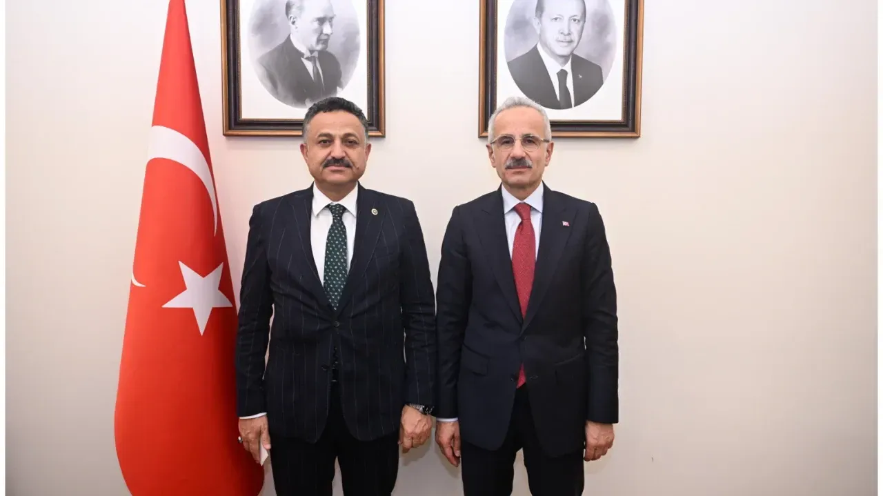 Vekil Başak, Ulaştırma Bakanı Uraloğlu ile Şanlıurfa’nın Altyapı Sorunlarını Görüştü