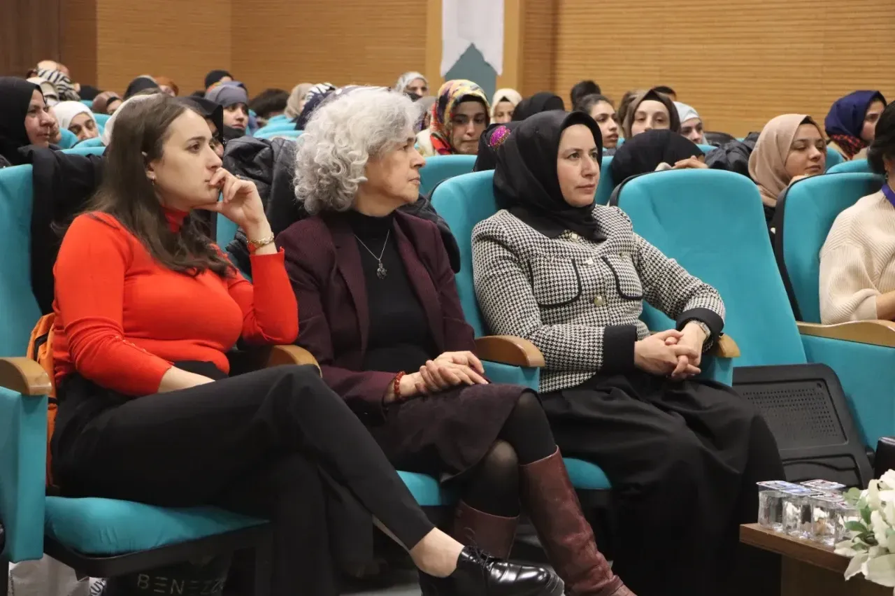  Büyükşehir Belediyesinden 16 Günlük Aktivizim Farkındalık Eğitimi
