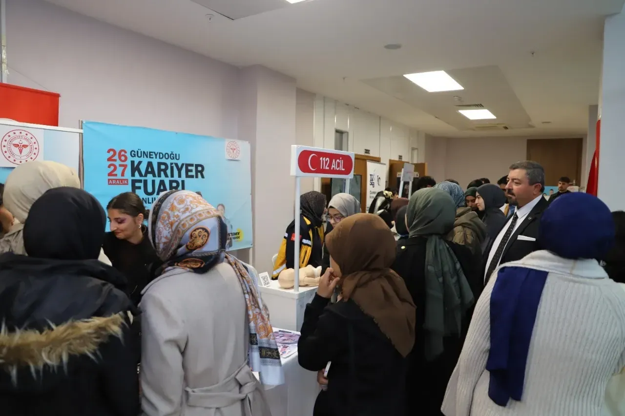 Güneydoğu Kariyer Fuarında Sağlık çalışanları mesleklerini tanıttılar