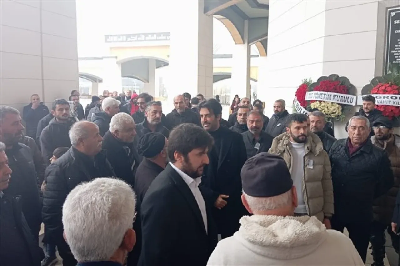 Mahsun Kırmızıgül’ün annesi, Diyarbakır’da son yolculuğuna uğurlandı