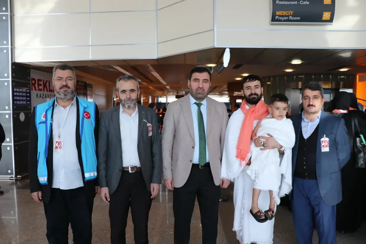 Şanlıurfalı umreciler dualarla yola çıktı