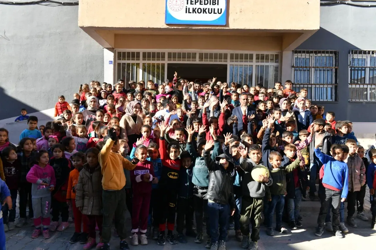 VALİ ŞILDAK, TEPEDİBİ İLK VE ORTAOKULUNU ZİYARET ETTİ