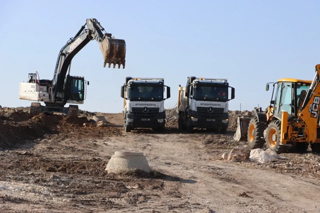 Büyükşehir Belediyesi’nden Karaköprü ‘de yeni yol çalışmaları