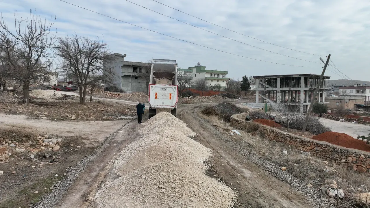 Büyükşehir’den Bozova Ve Karaköprü Kırsalında Yol Çalışması