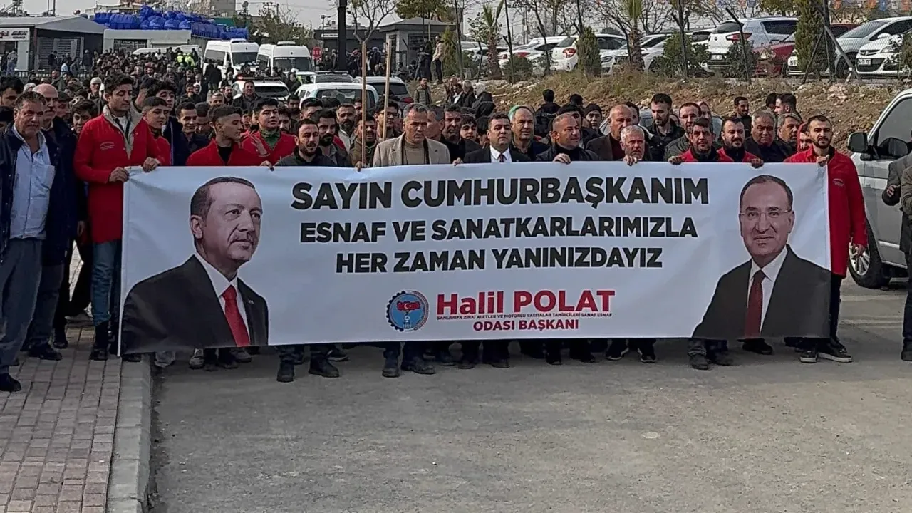 Şanlıurfa esnafı Cumhurbaşkanı Erdoğan’ı bu pankartla karşıladılar