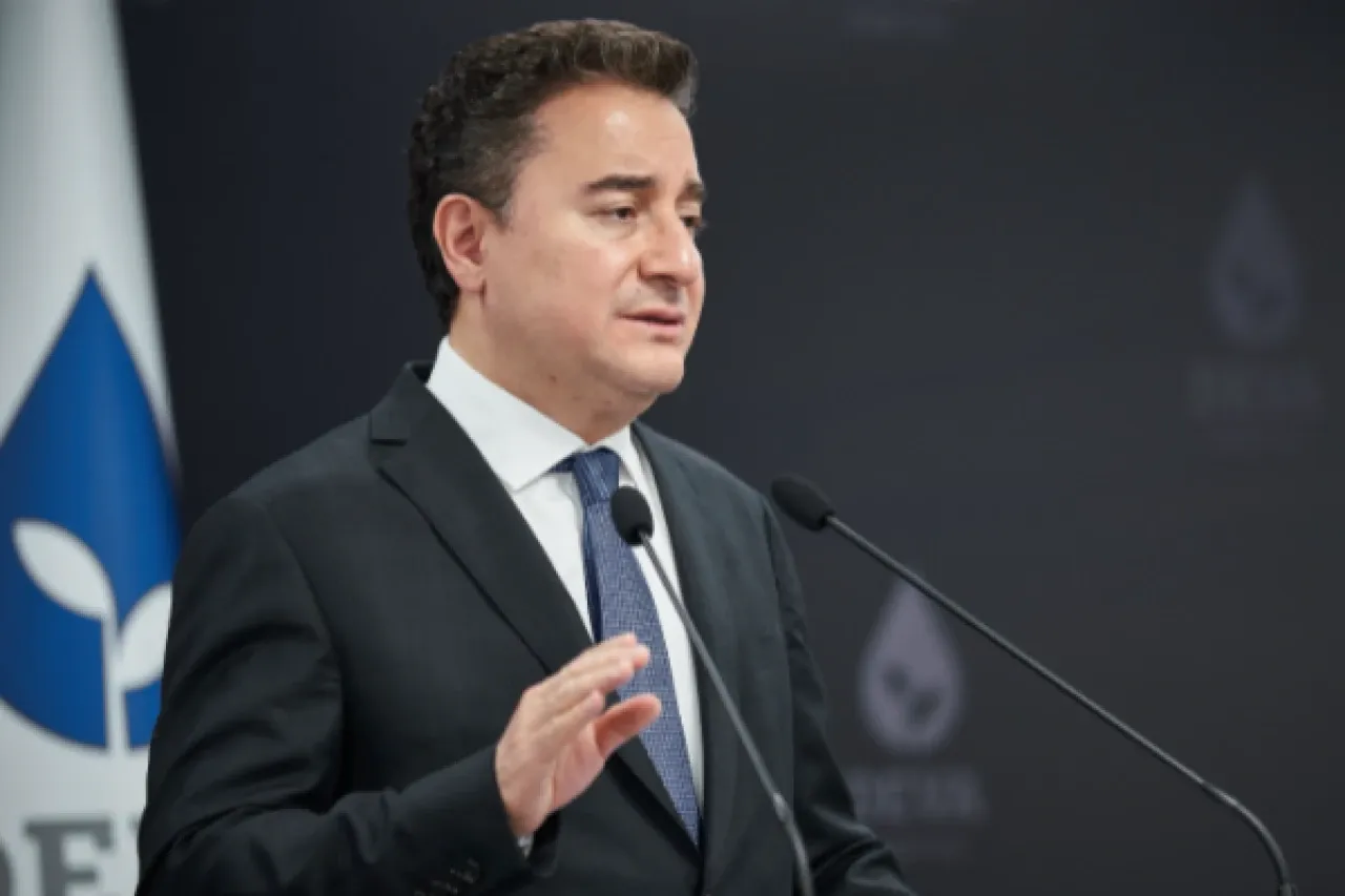 Babacan: Yaptığınız iş doğruysa, niçin gizliyorsunuz?