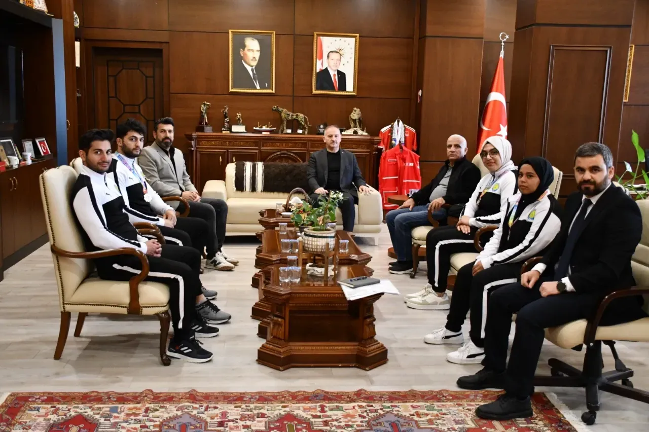 Harran Üniversitesi Sporcularından Bilek Güreşi Türkiye Şampiyonasında Büyük Başarı