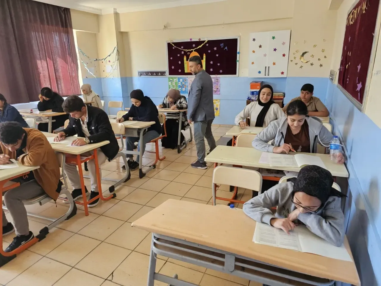 Şanlıurfa’da Öğrenciler “Umre Ödüllü” Sınav Heyecanı Yaşadı