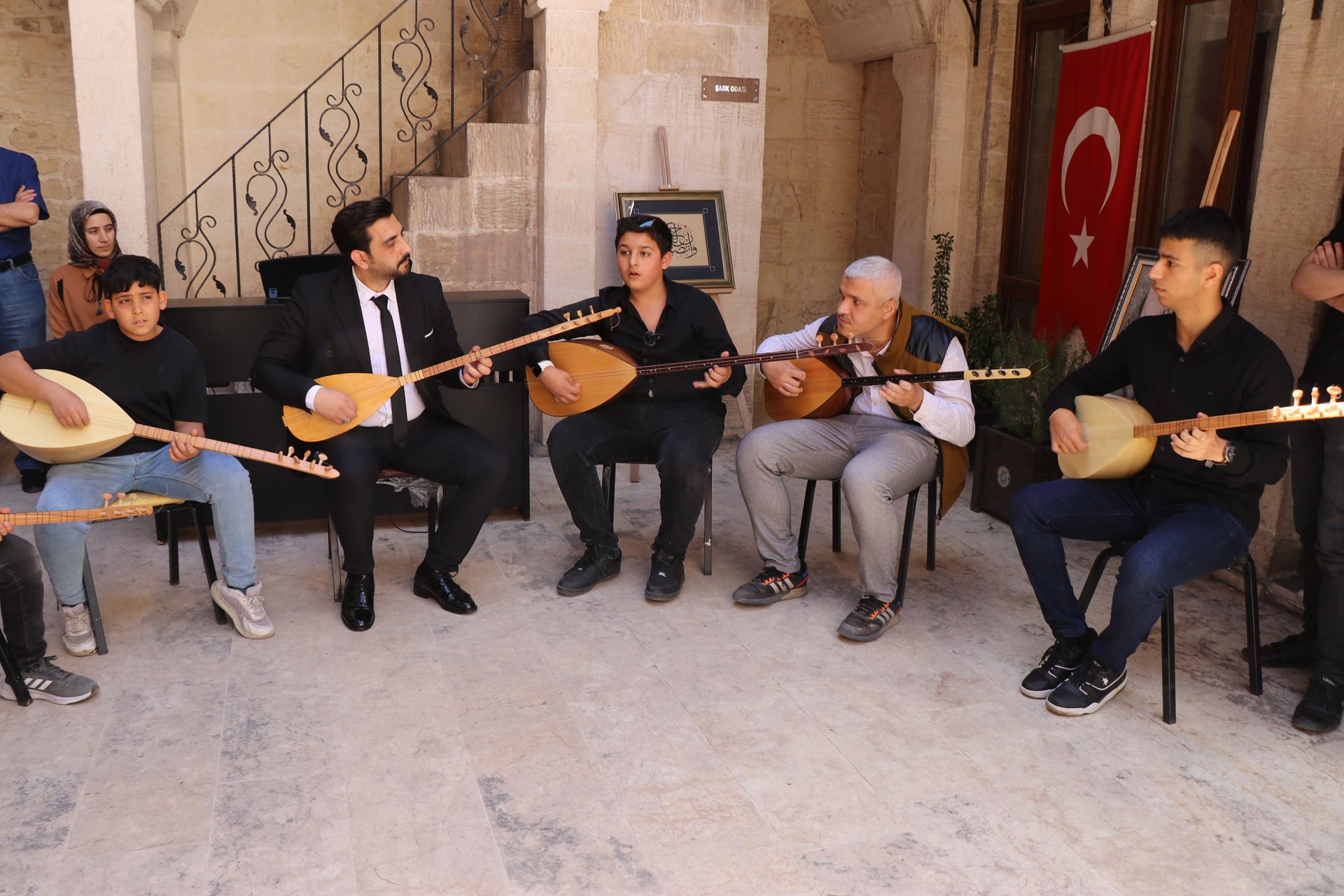 HALİLİYE’DE KURSİYERLERİN SERGİSİ GÖZ DOLDURDU