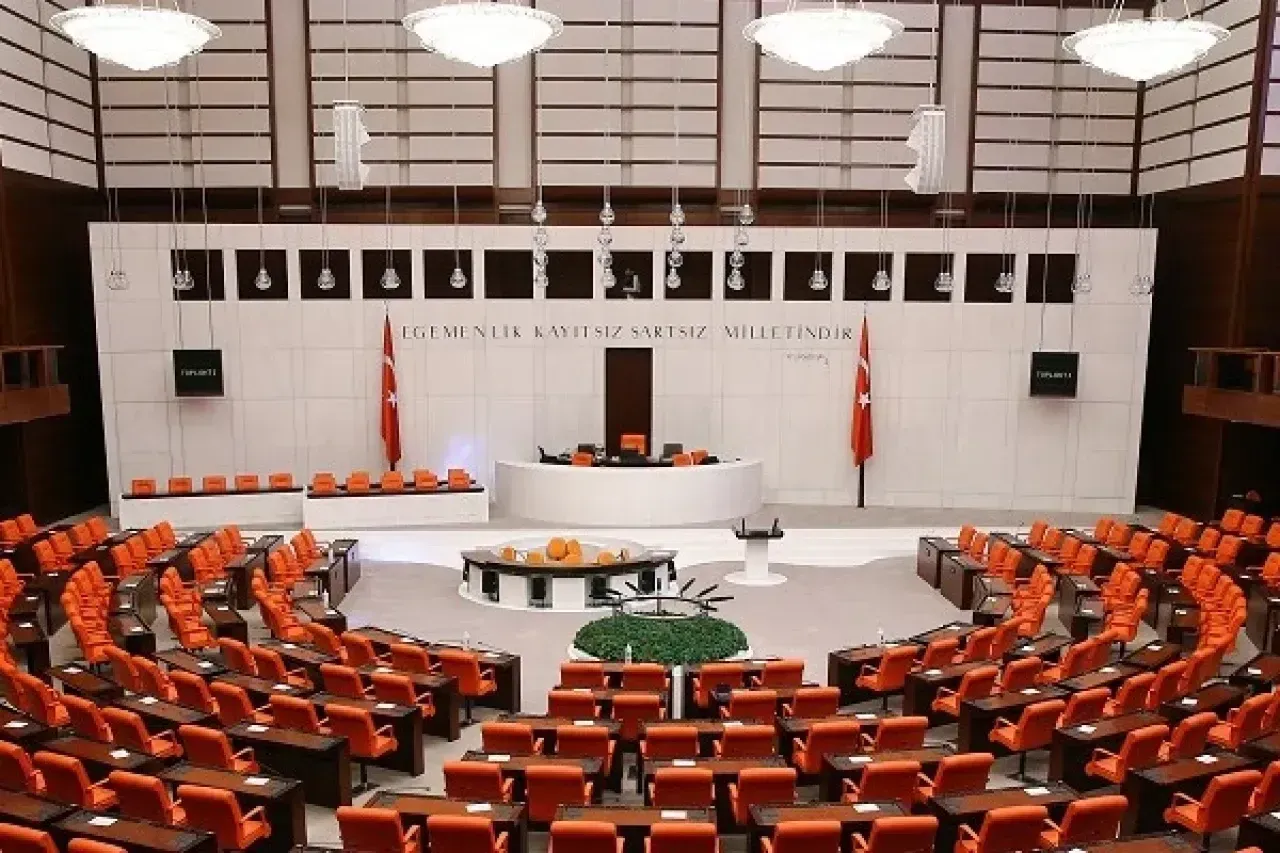 İnfaz yasası mecliste İkinci Kez Suç İşleyen İçin Fırsat: 19 Bin Mahkûmu İlgilendiriyor