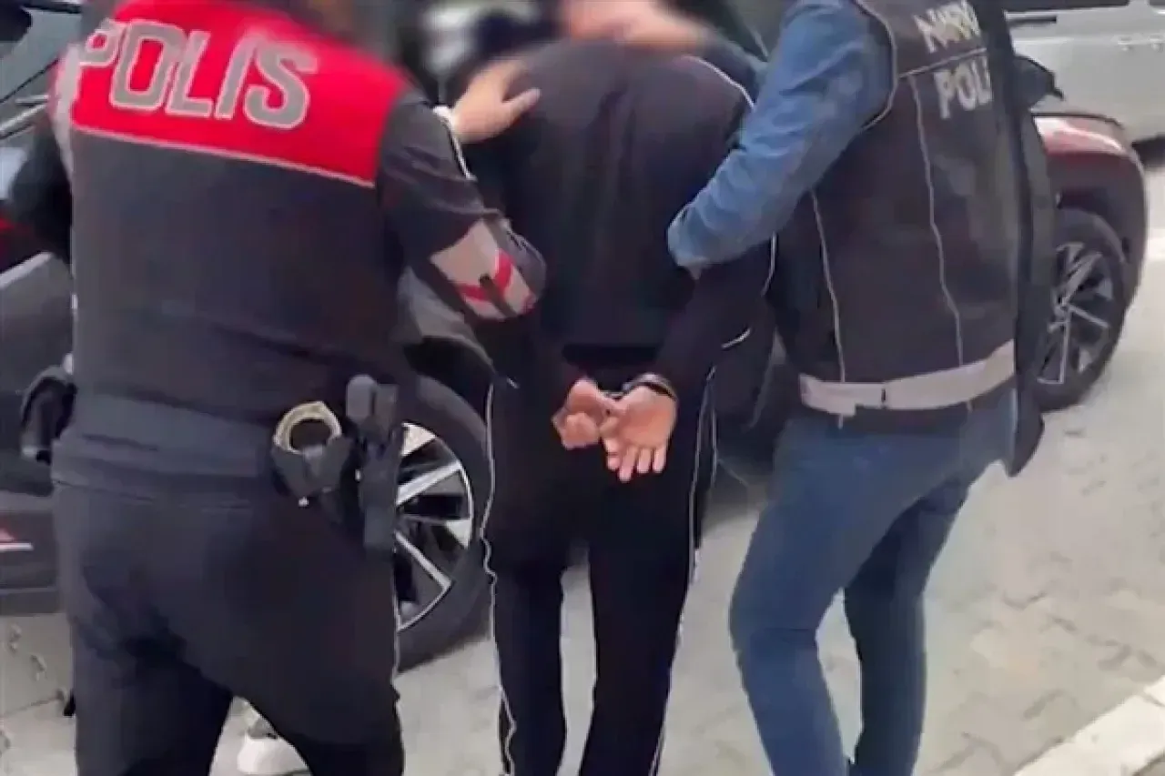 Zehir Tacirlerine Darbe: 6 İlçede Şafak Operasyonu! 20 tutuklama