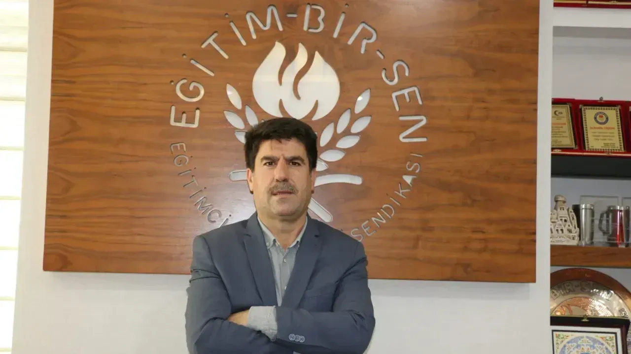 Memur-Sen’den Arefe Günü İçin Tam Gün İzin Talebi