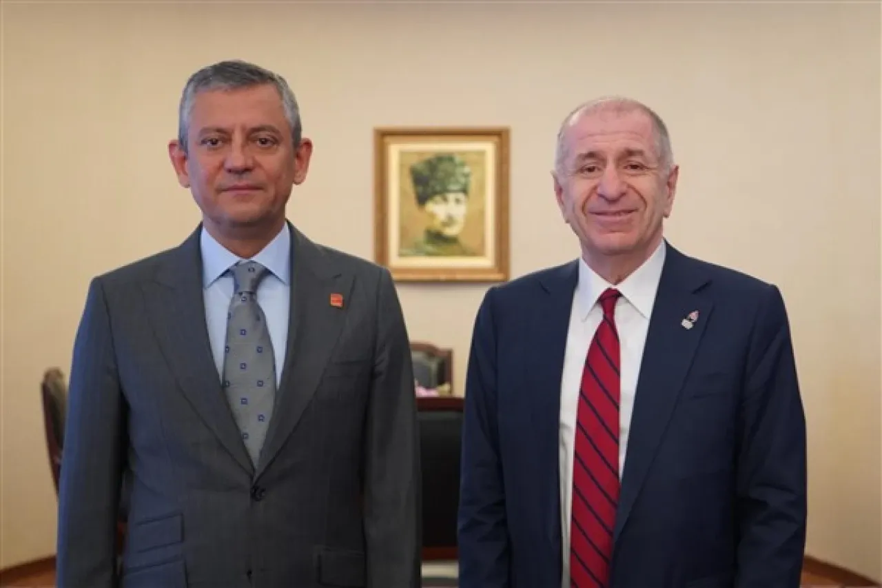 Özdağ’dan CHP Genel Başkanı Özel’e ziyaret