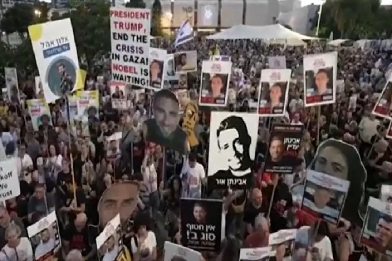 Tel Aviv’de binlerce kişi Gazze rehinelerinin serbest bırakılması için protesto düzenledi