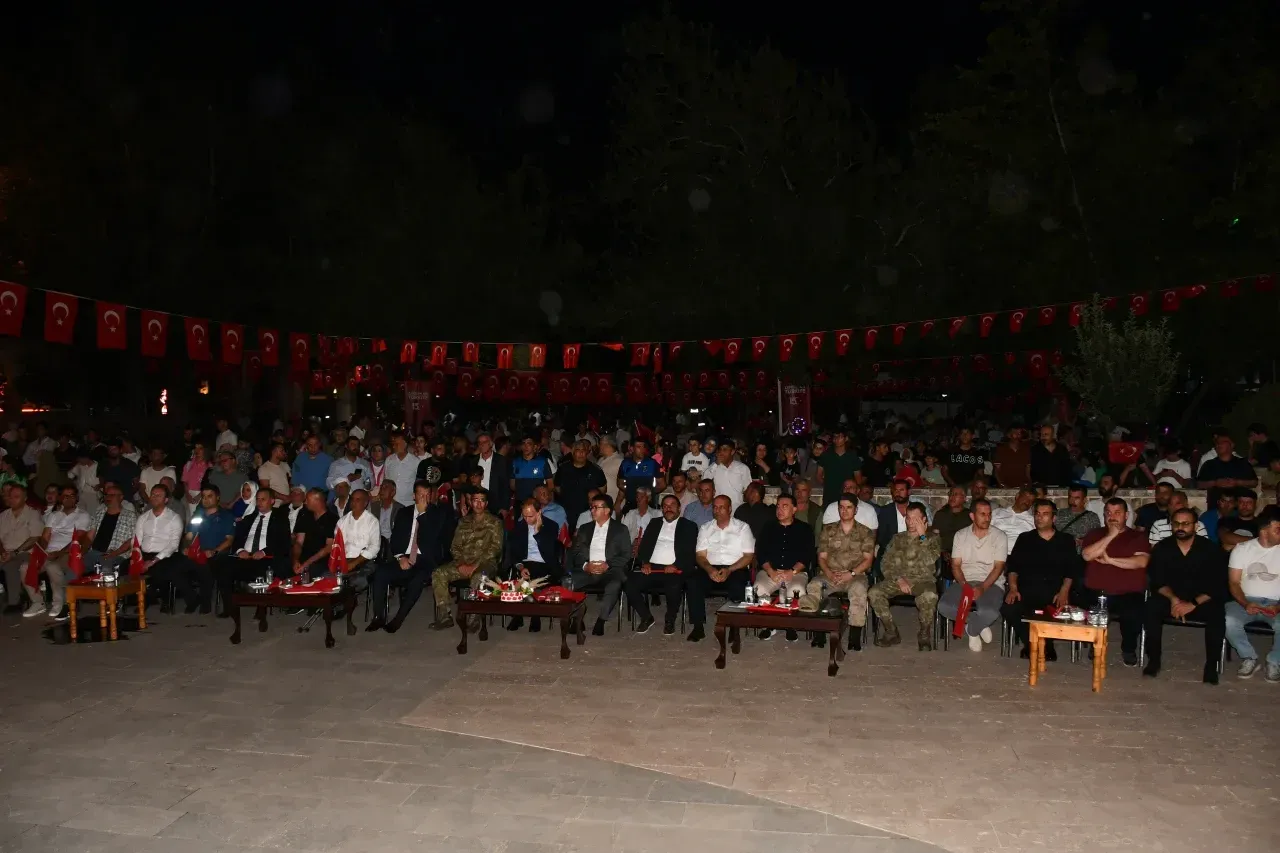 Başkan Bucak: “15 Temmuz karanlığı yaran bir milletin tanklara karşı imanla dirildiği gündür”