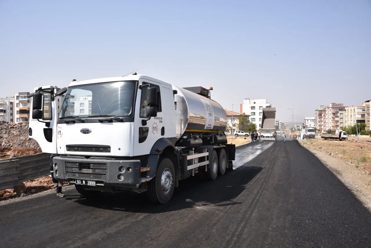 Siverek’te üstyapı çalışmaları devam ediyor