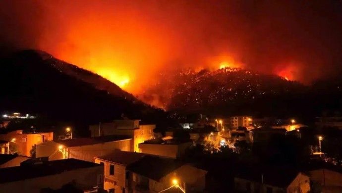 Yangında kalp krizi geçiren itfaiyeci hayatını kaybetti